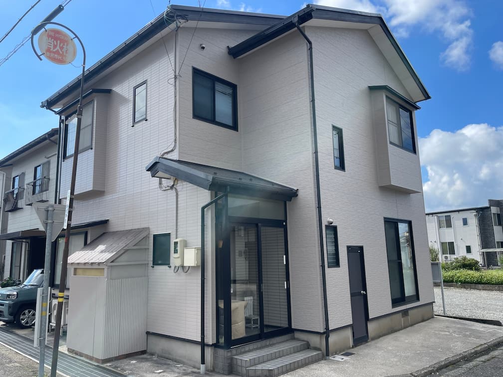 金沢市横川 S様邸で外壁・屋根塗装および金属サイディング工事を行いました