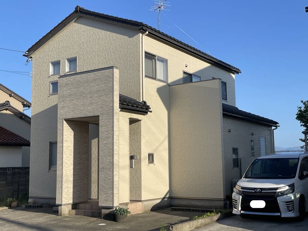 金沢市中屋町 S様邸で外壁塗装工事（玄関部DanサイディングSFシリーズ張り）を行いました